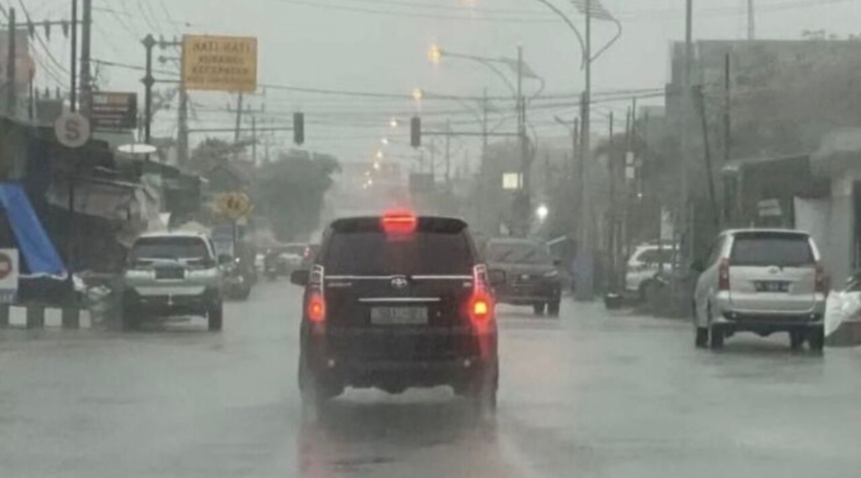 Mayoritas Wilayah Jawa Barat Diguyur Hujan, BMKG Imbau Warga Tetap Waspada