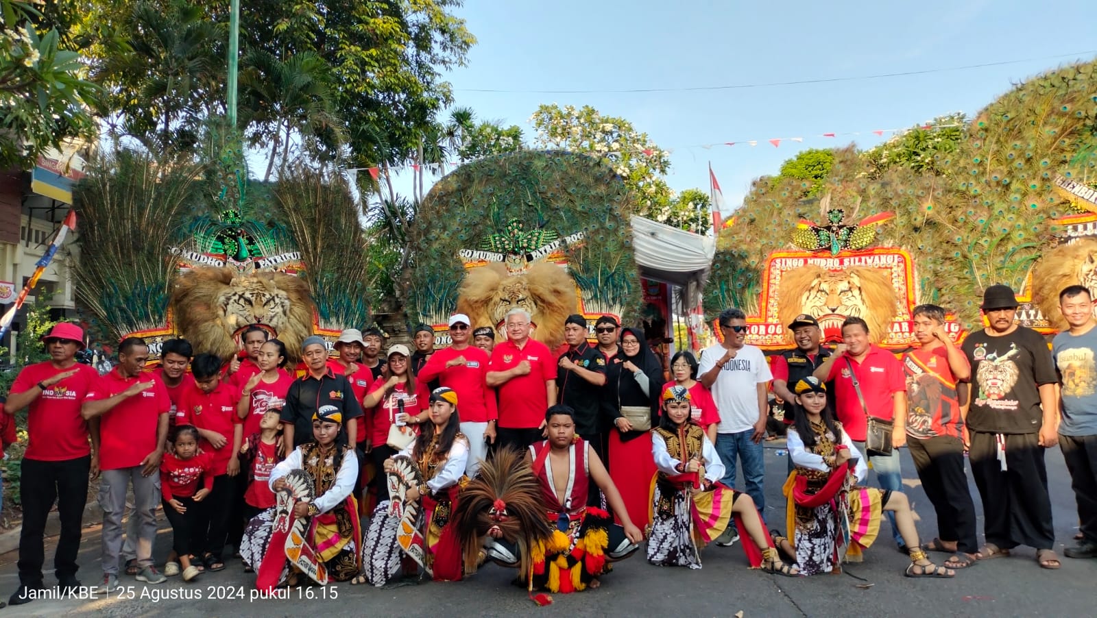 Rayakan HUT RI, Seni Reog Ponorogo Hadir di Singaraja Lippo Cikarang