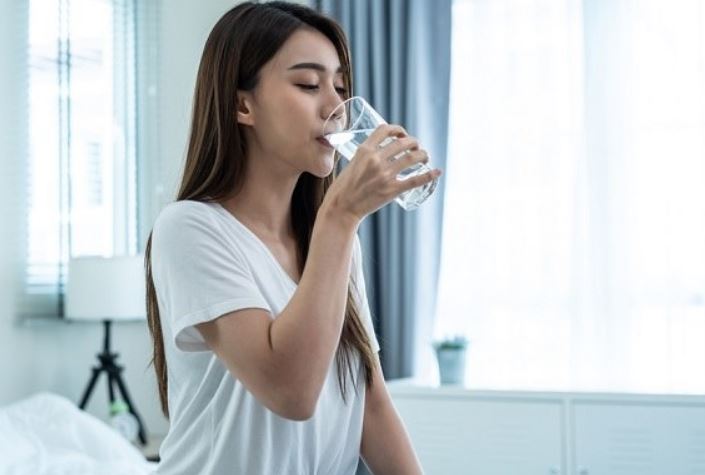 Manfaat Minum Air Hangat di Pagi Hari