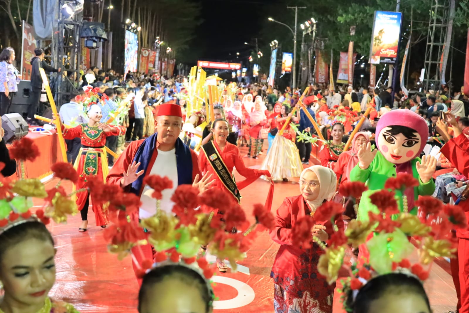 Pesona Bekasi Keren Ramaikan Perayaan Karnaval Pawai Budaya Rakernas XVI Apeksi 2023