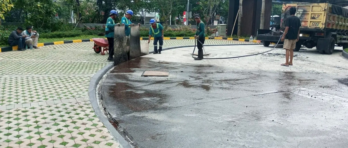 Perbaikan Jalan Lingkungan di Tambun Utara Mulai Dihotmix