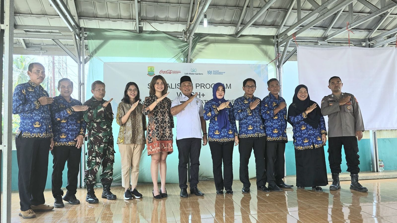 Dukung Terciptanya Akses Sanitasi Aman Bagi Masyarakat, CCEP Indonesia Mulai Program Safe Water Gardens 