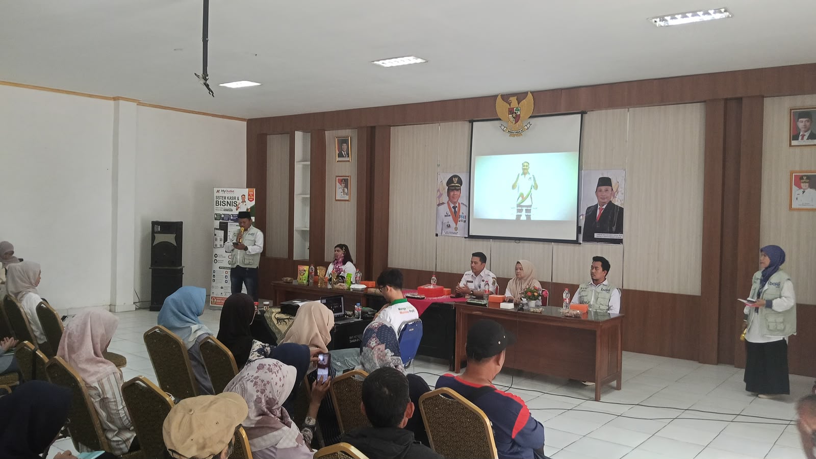 UMKM Karawang Go Digital Lewat Aplikasi Besutan Vicky Prasetyo