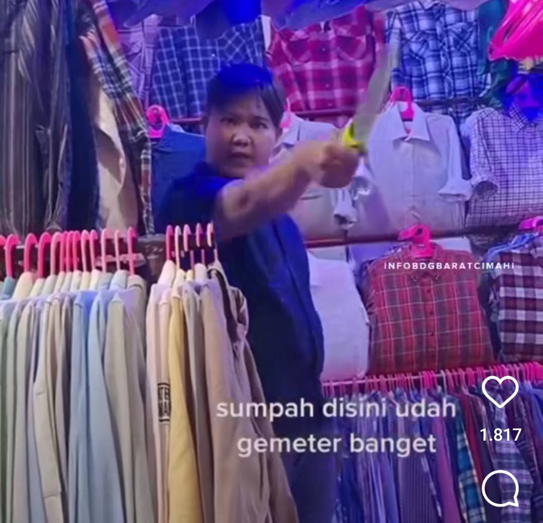 Pedagang Baju Bekas di Pasar Cimol Todongkan Sajam Ke Pembeli