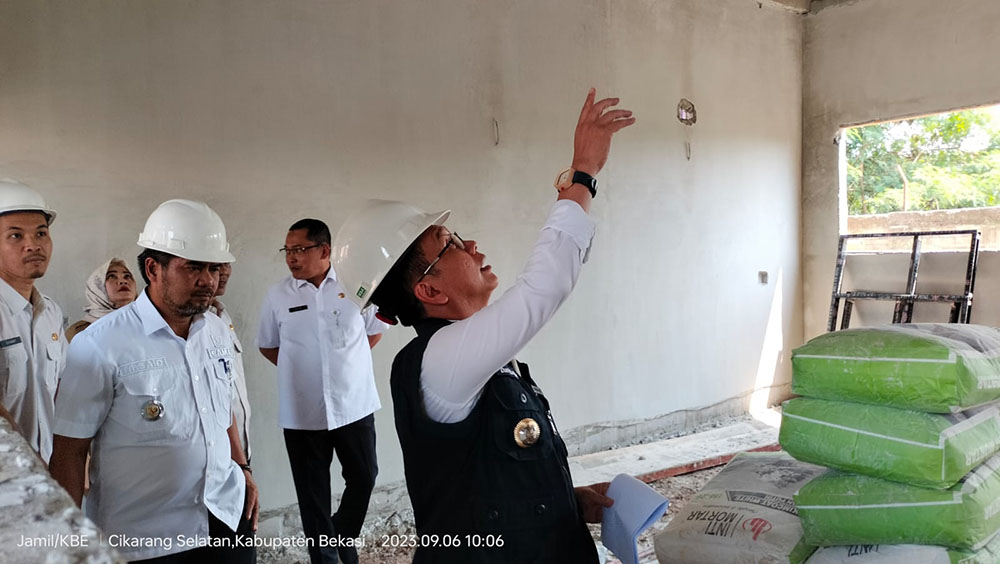 Pj Bupati Bekasi Sidak Pembangunan Gedung Sekolah di Cikarang Selatan