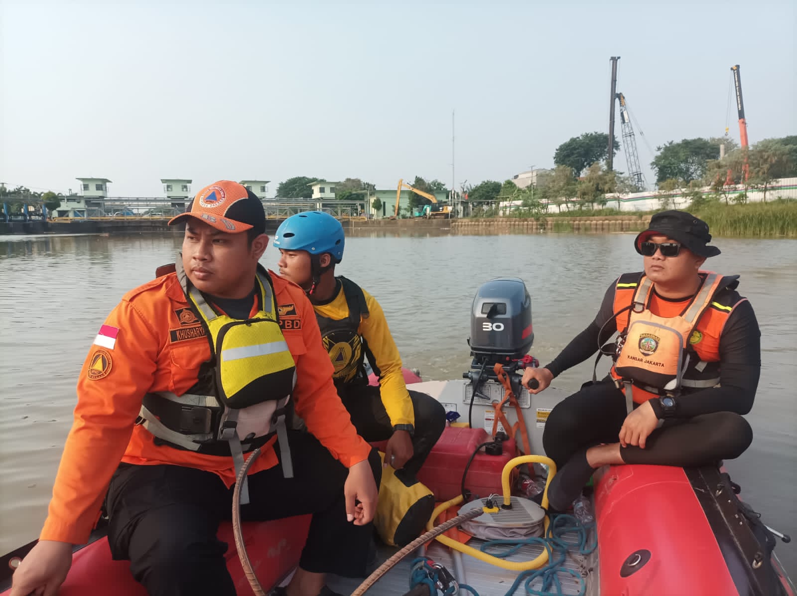 Hari Ke-5, Korban Tenggelam di Kali Bekasi Belum Ditemukan, Keluarga dari Brebes Ikut Pencarian