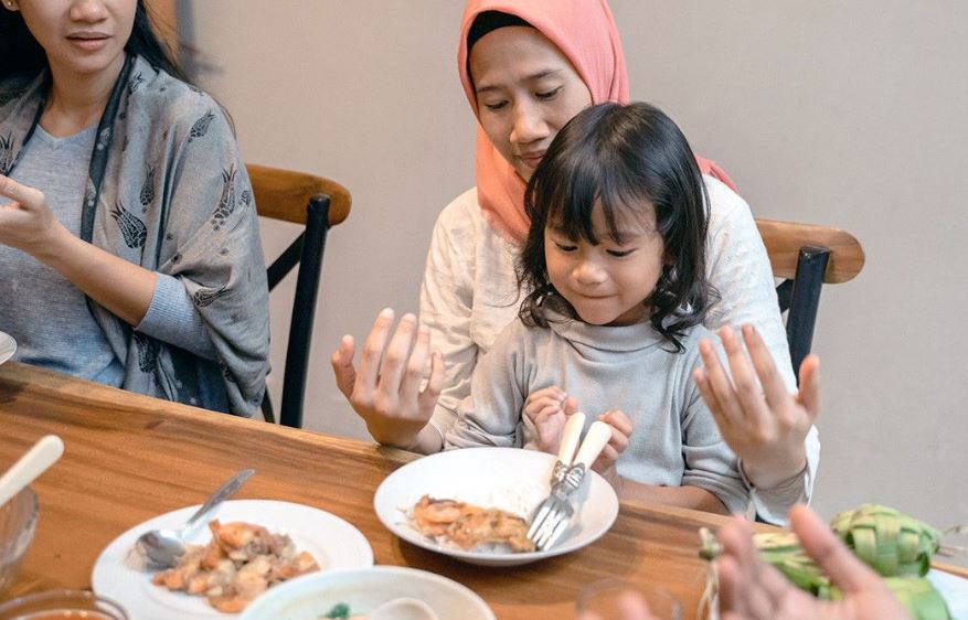 Begini Cara Mudah Melatih Anak Puasa Ramadhan