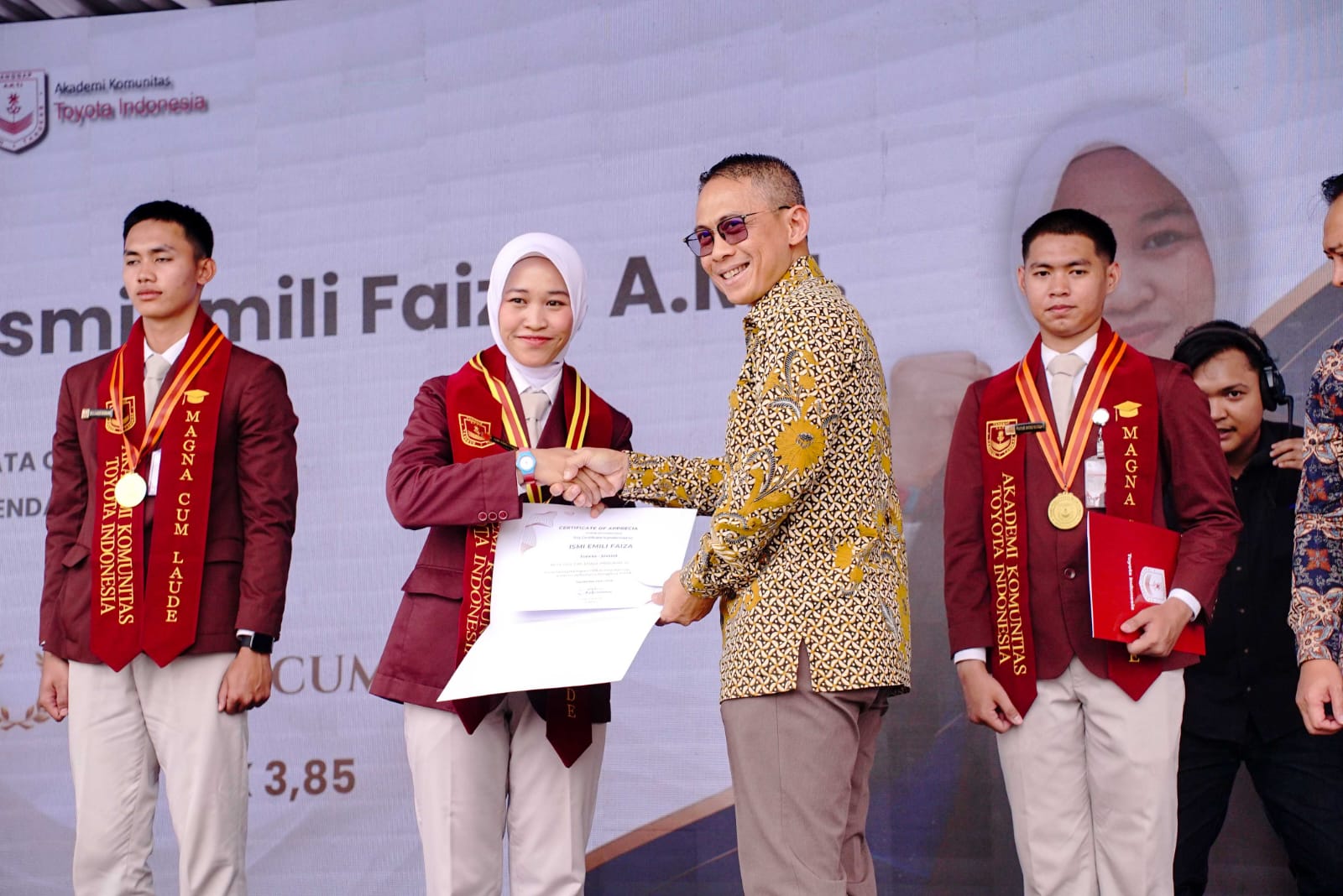 Cetak SDM Berkualitas, AKTI Wisuda 76 Lulusan Vokasi Toyota Indonesia Perkuat Sinergi Pendidikan dan Otomotif 