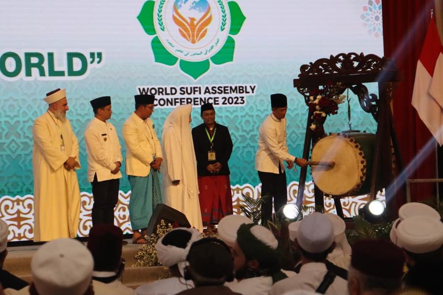 Kang Emil, Hadiri Penutupan Muktamar Sufi Internasional di Pekalongan 