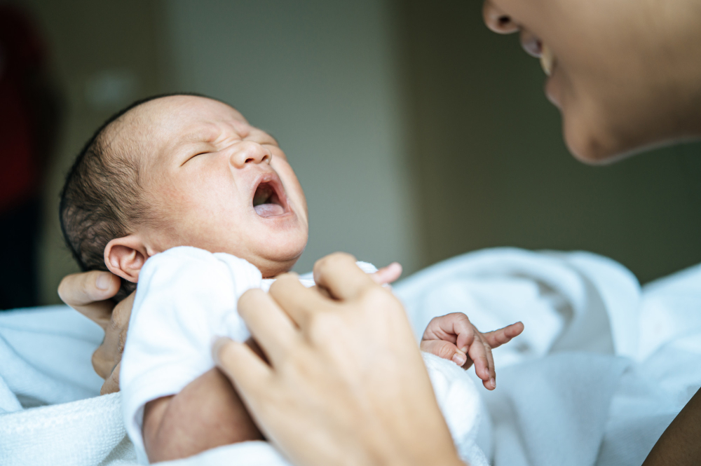 Nafas si Kecil Bunyi “Grok-grok”, Ini Penyebab dan Cara Menangani Nafas Bayi yang Bunyi