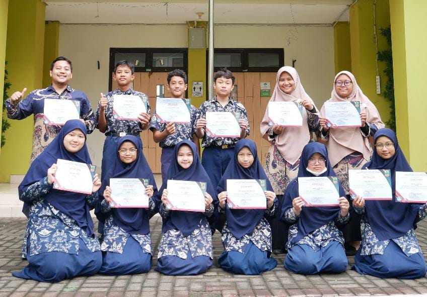 Keren, Siswa dan Guru SMPIT Al Irsyad Karawang Borong Prestasi Tingkat Komisariat