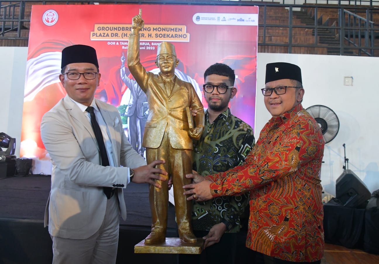Netizen Ini Menelisik Kehidupan Istana, Seiring Pembangunan Patung Bung Karno di Kota Bandung