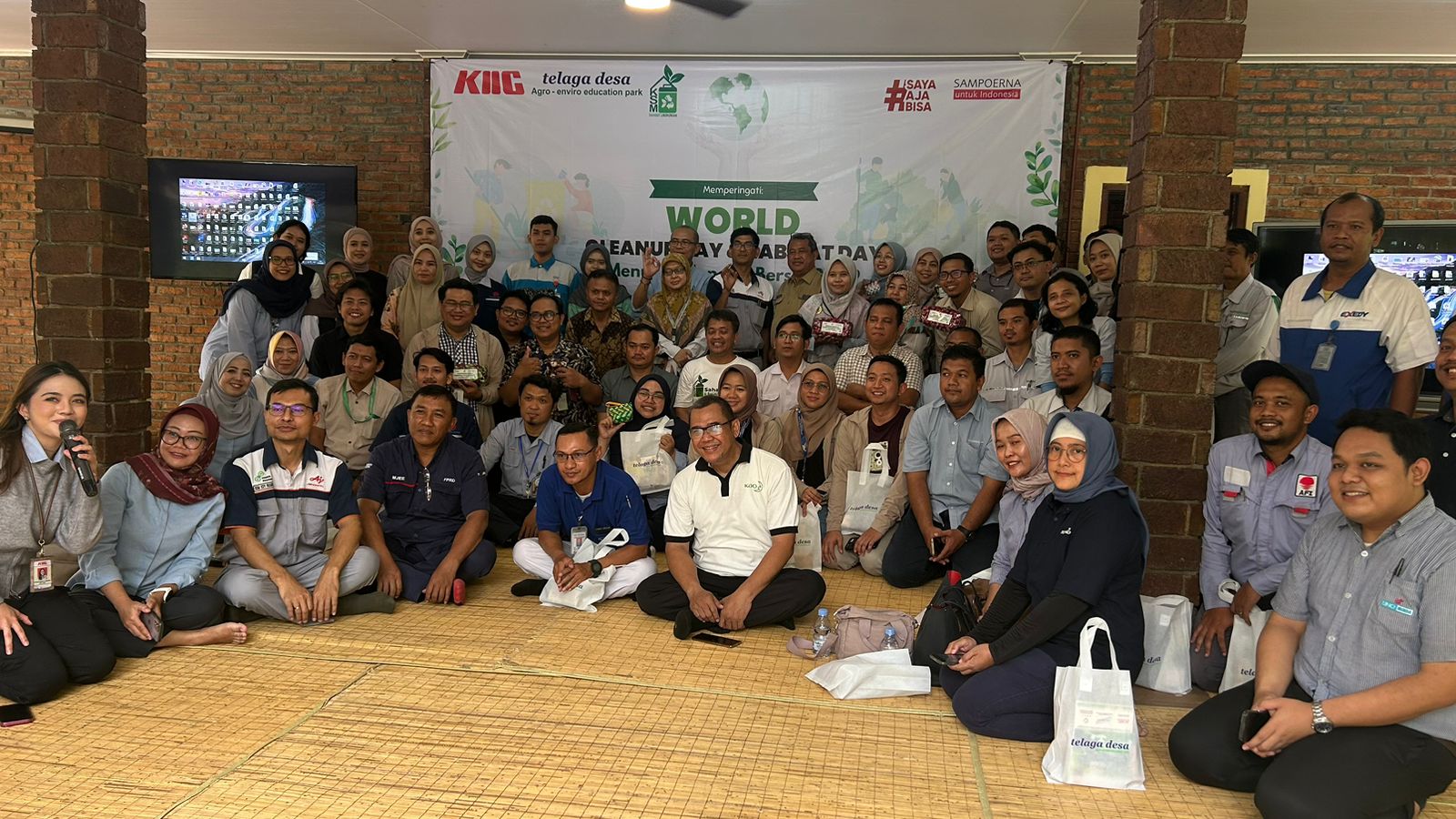 Sinergi DLH Karawang dan Kawasan Industri Wujudkan Lingkungan Bersih Lewat Program Jumat Bersih