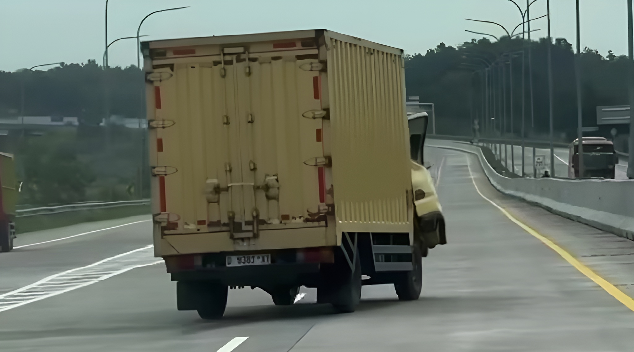 Kecelakaan Truk di Tol Cisumdawu, Eddi Brokoli Ingatkan Pentingnya Defensive Driving
