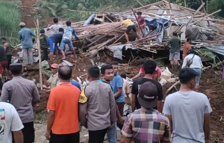 Tertimbun Tanah Longsor di Kabupaten Blitar, Satu Luka-luka, Dua Orang Meninggal Dunia