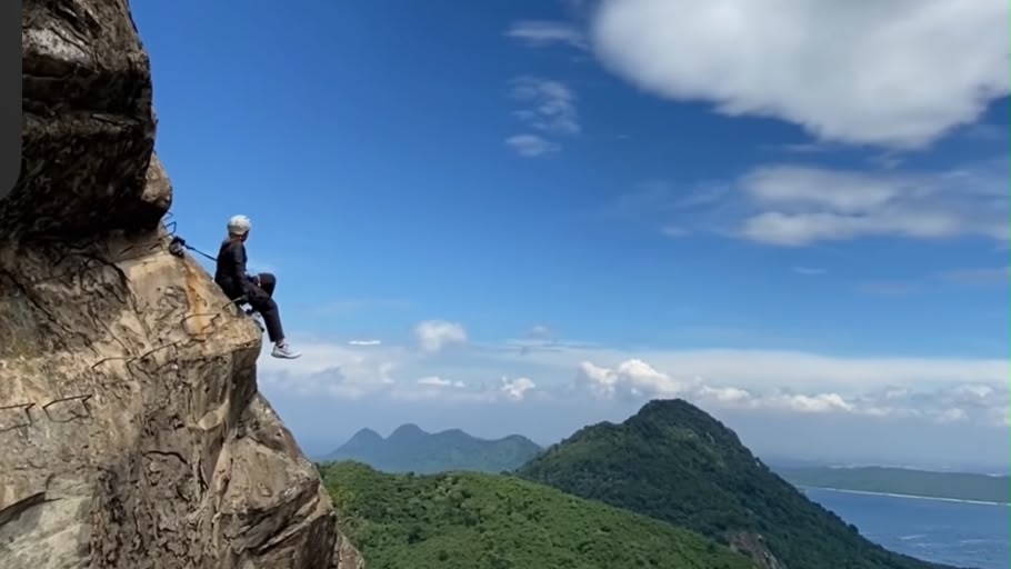 Gunung Parang Purwakarta : Spot Foto Alam Estetik dengan Latar Tebing Raksasa dan Waduk Jatiluhur
