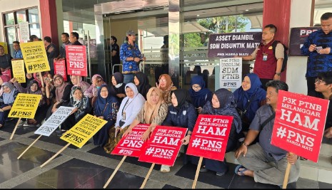 PPPK 36 PTN Baru Gelar Aksi Berkemah di Depan Kantor Kemendikbudristek, Tuntut Pengangkatan PNS