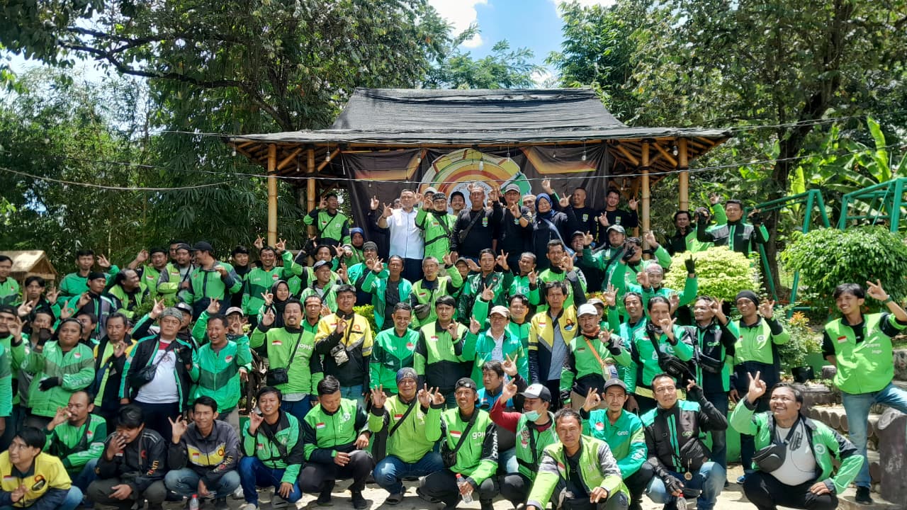 Ratusan Ojol Deklarasikan O2 Indonesia di Bekasi