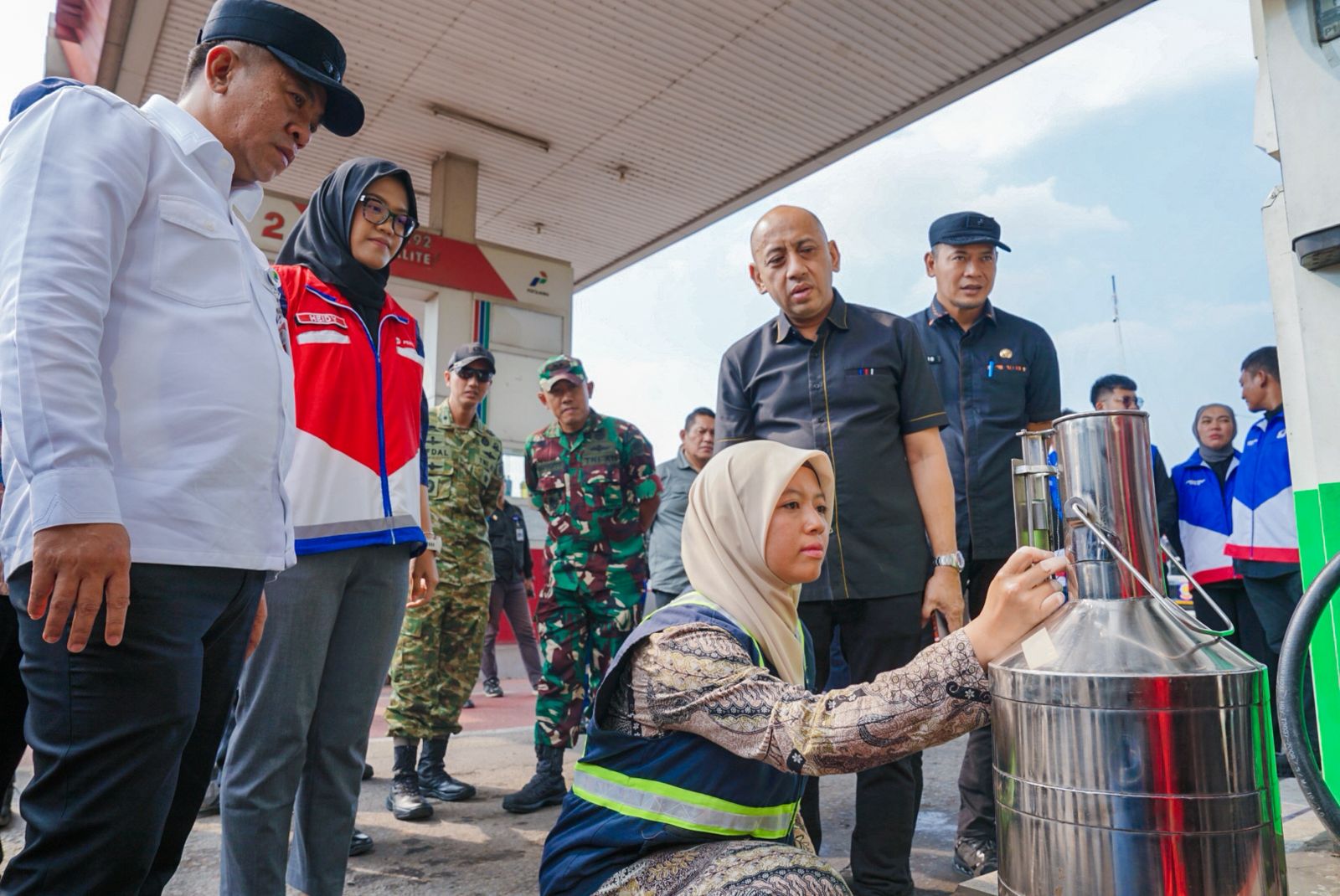 Bupati Aep Tinjau SPBU dan Depo BBM, Pastikan Stok di Karawang Aman Jelang Mudik
