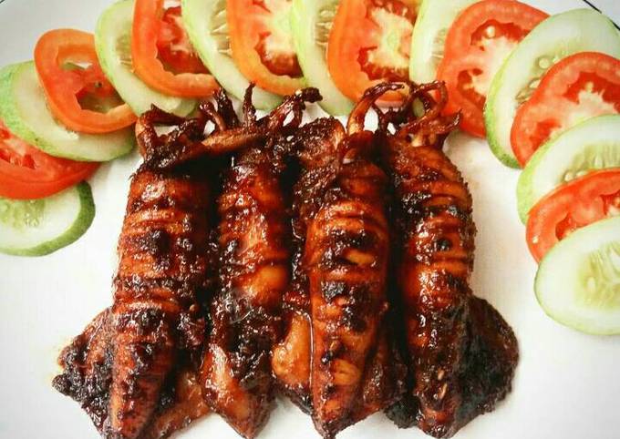 Pecinta Seafood Merapat, Inilah Resep Cumi Bakar Pedas Manis yang Harus Kamu Coba