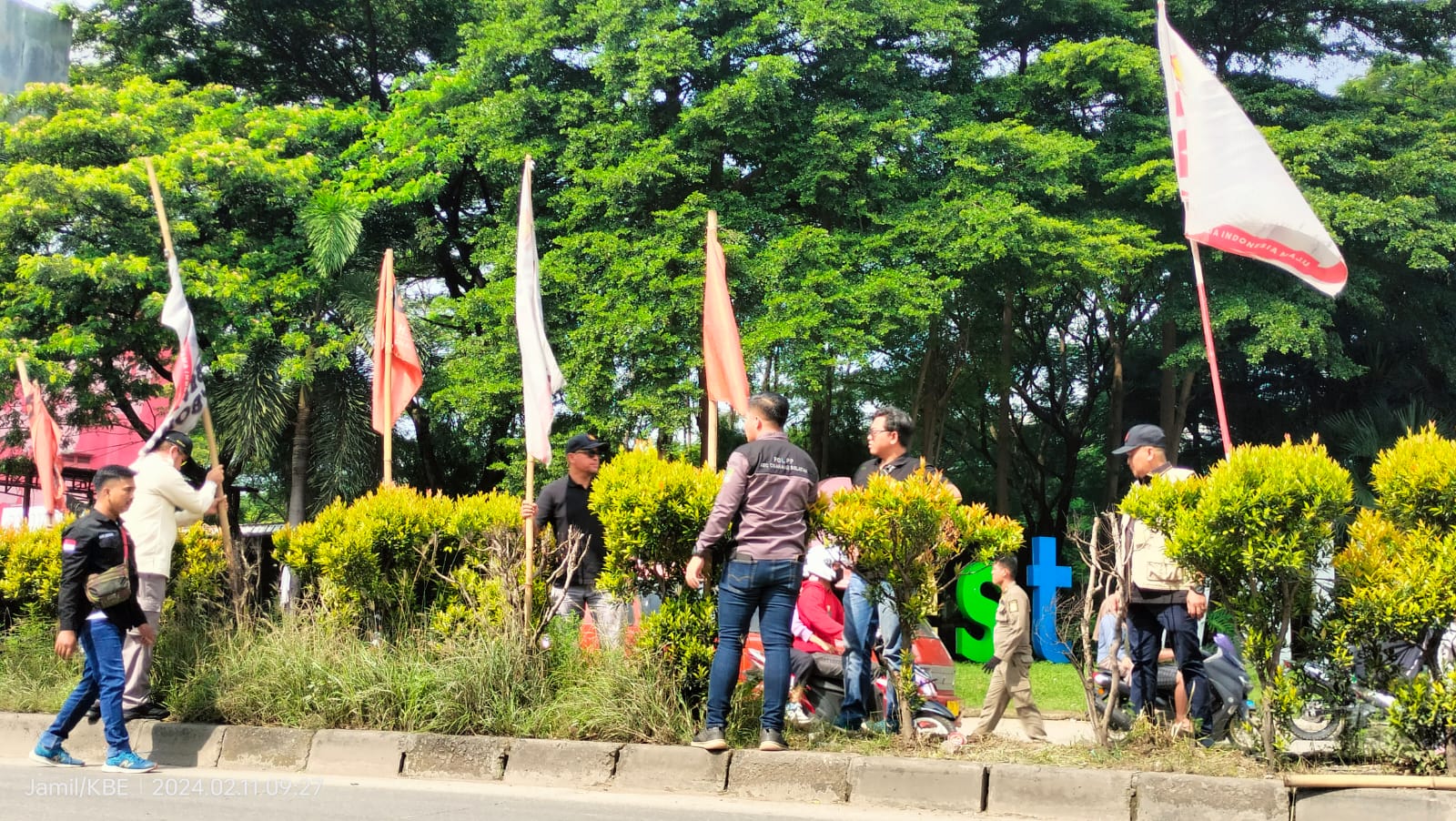 Panwaslu Cikarang Selatan Fokus Tertibkan APK di Sepanjang Jalan Alteri