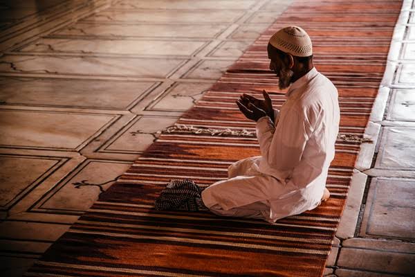 Menjalankan Puasa Tapi Tidak Sholat? Berikut Penjelasannya