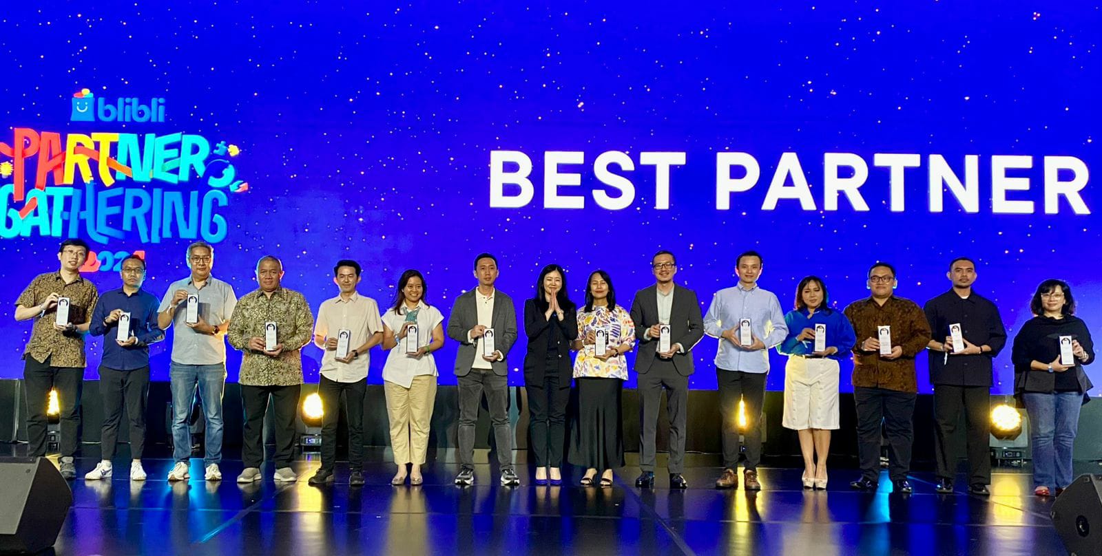 Partner Gathering 2024: JNE Raih Penghargaan Best Logistic Partner dari Blibli.com