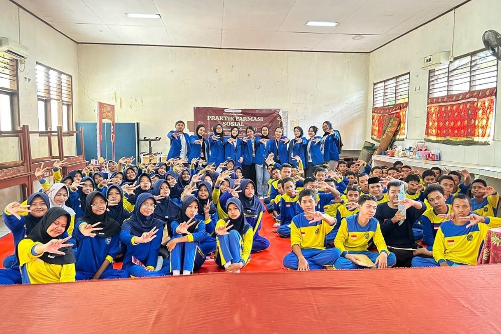 Peduli Kesehatan Kulit Remaja, Mahasiswa Farmasi Universitas Esa Unggul Gelar Edukasi Penggunaan Sunscreen