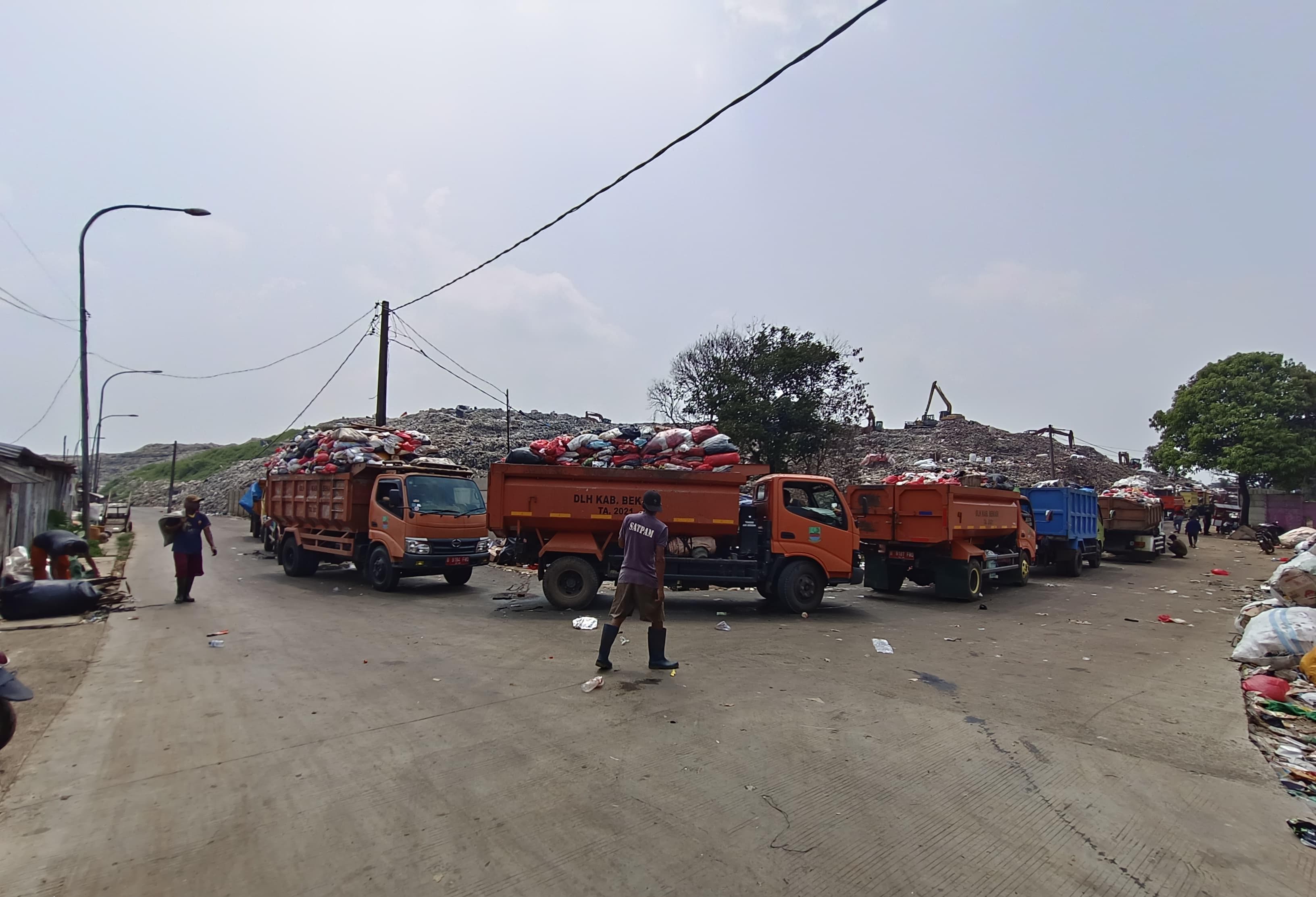 Selama Masa Libur Lebaran, Tumpukan Sampah di Kabupaten Bekasi Capai 900 Ton, Masyarakat Ngeluh Bau tak Sedap