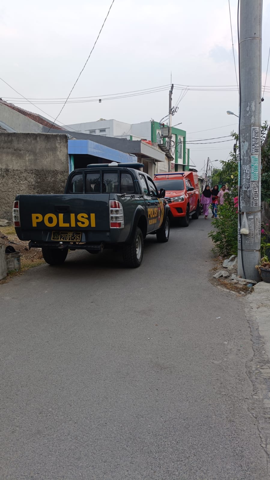 Ibu dan 2 Anak di Karawang Ditemukan Gantung Diri, 1 Anak berhasil Diselamatkan