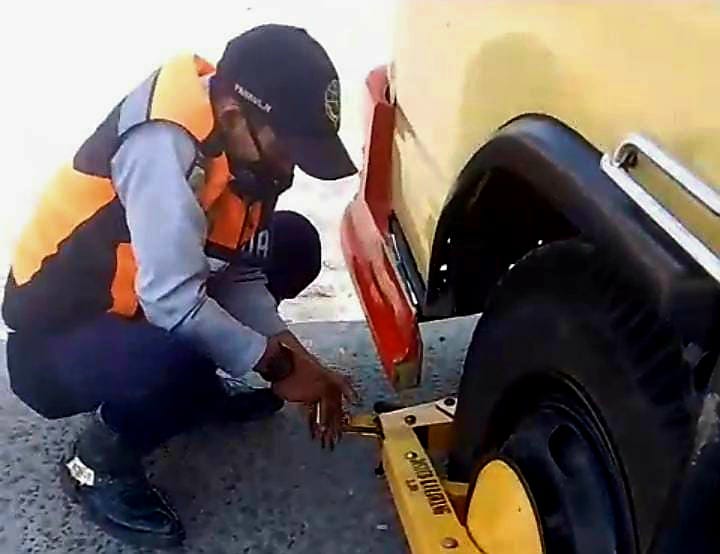 Tindak Tegas Parkir Liar, Sudah 13 Unit Kendaraan Digembok, Ini Titik Rutin Razia Dishub Karawang