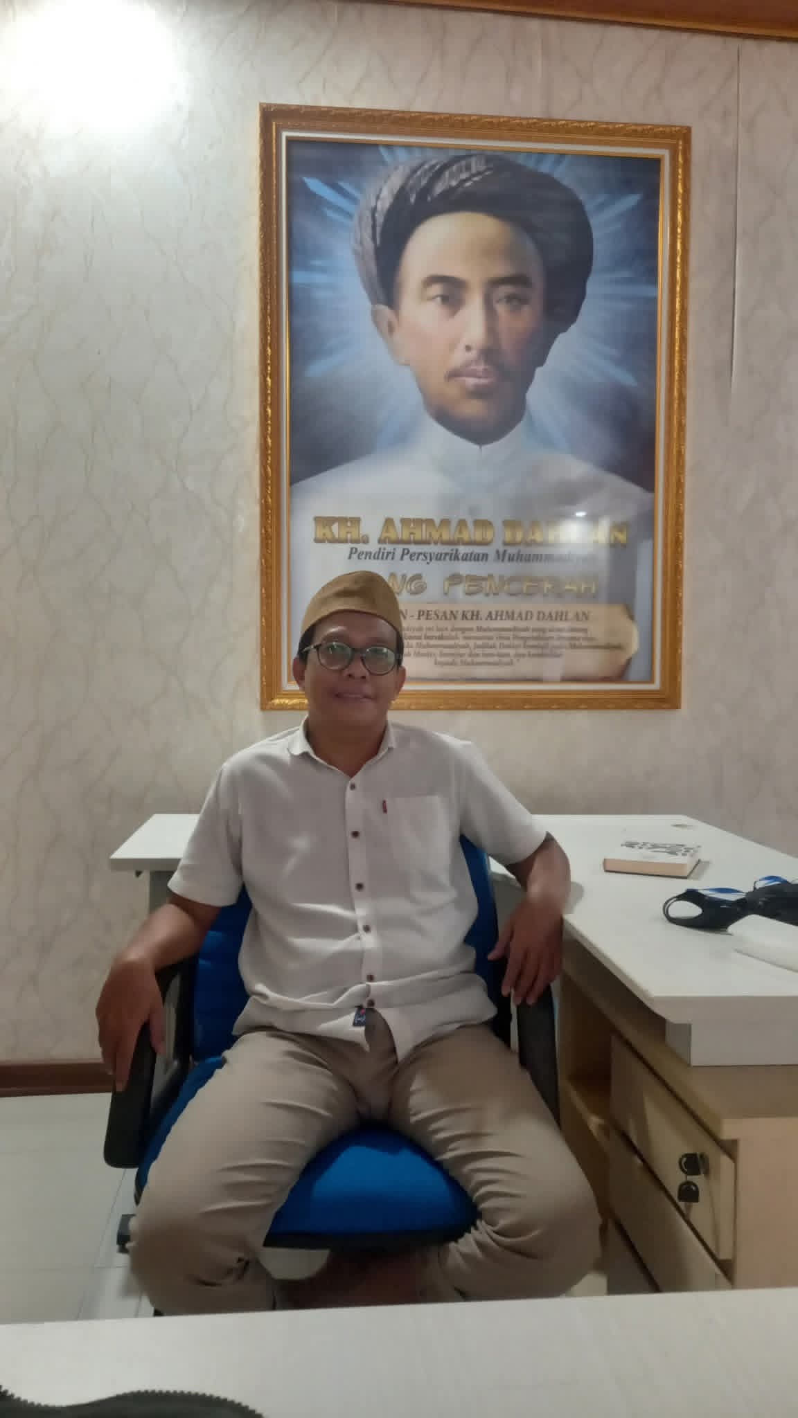 HITAM PUTIH KOPERASI MERAH PUTIH