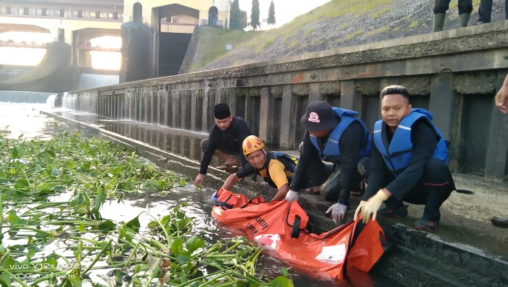 Tenggelam Dua Hari, Tim SAR Gabungan Temukan Jasad Pemancing di Bendungan Walahar 