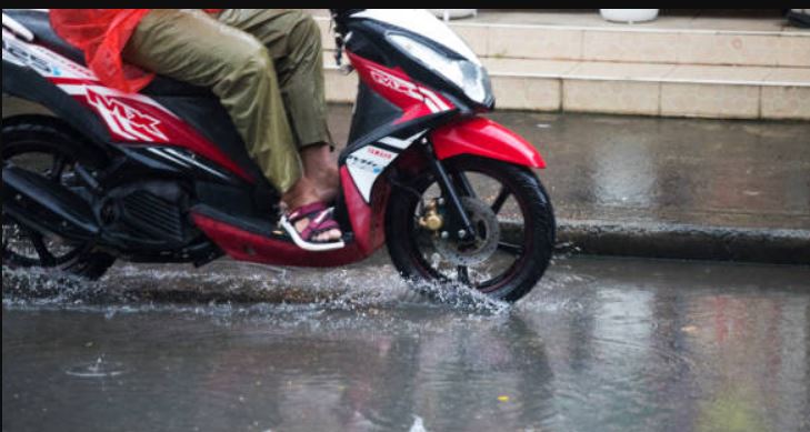 Merk Ban Motor Terbaik untuk Hujan dan Jalan Licin Persiapan Mudik 2026