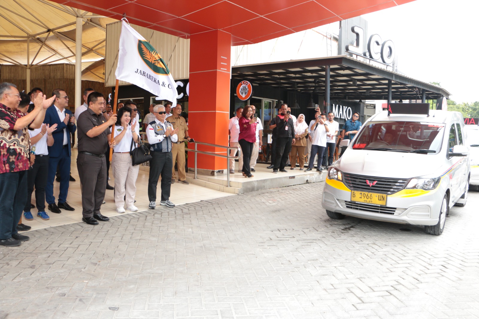 Dukung Transportasi Berkelanjutan, Jababeka Launching & Flag Off Shuttle K-99 Feeder BTS