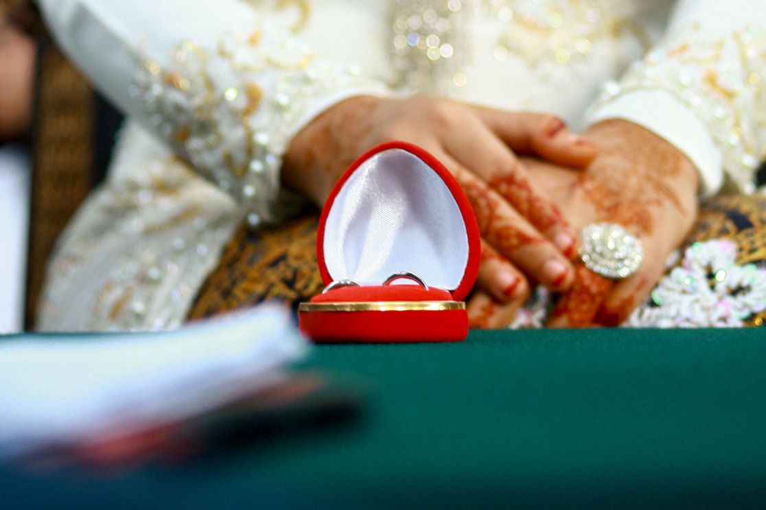 Perbedaan Mahar dan Mas Kawin Dalam Pernikahan Islam, Calon Pengantin Wajib Tau!