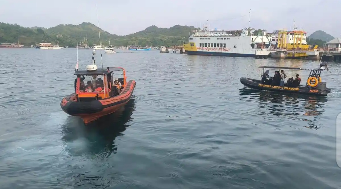 Kapal Wisata Tenggelam di Perairan Pulau Padar Akibat Cuaca Buruk