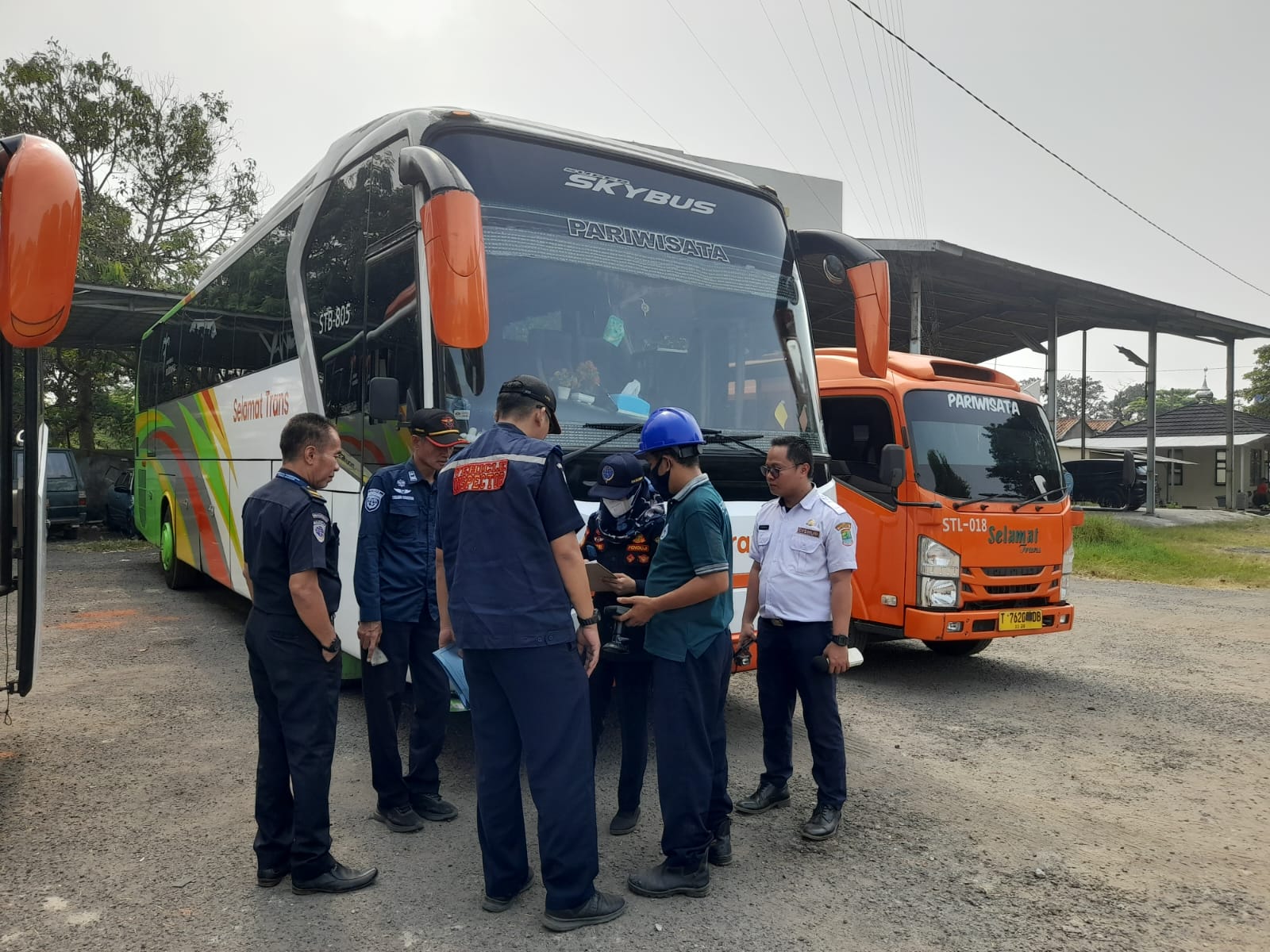 Bus yang Digunakan Study Tour Sekolah di Karawang Wajib Melampirkan Surat Hasil Uji Ramp Check dari Dishub