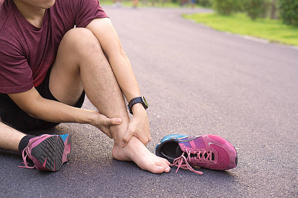 7 Tips Mengatasi Kaki Keseleo Tanpa Perlu Dipijat atau Dibawa Ke Dokter