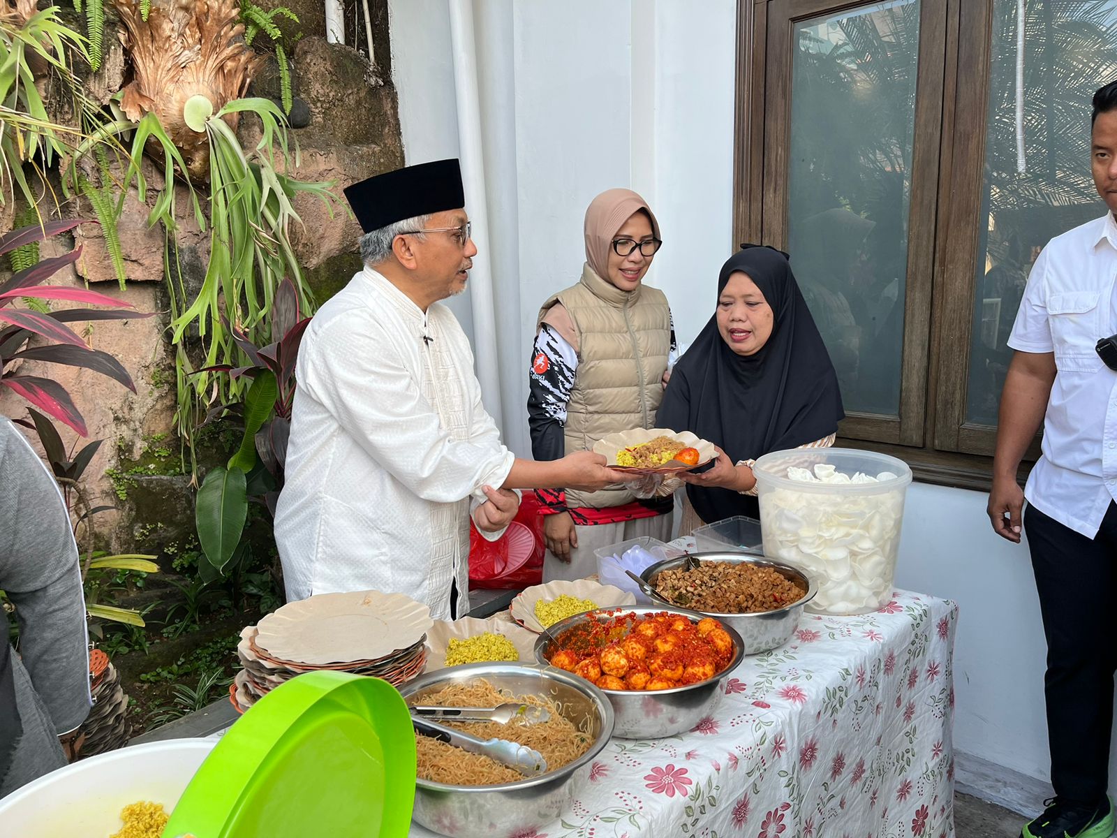 Sarapan Bareng Cagub Jabar Ahmad Syaikhu, Warga Cianjur Ngaku Gugup dan Bangga