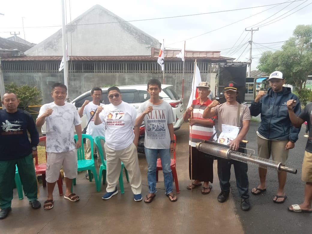 Anggota DPRD Karawang Ajang Supandi Gelar Fogging di Grand Permata Residence, Peringati HUT Gerindra ke-17