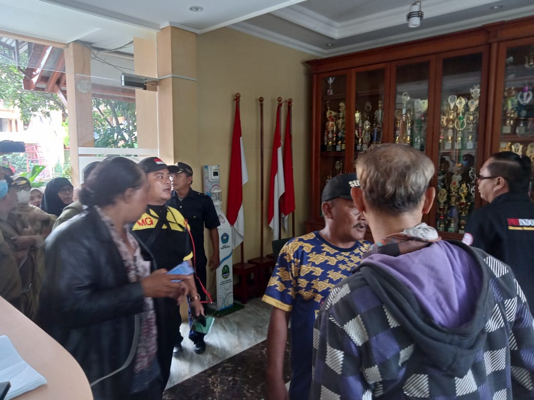 Oknum Satpam Sekolah di Tambun Selatan Bekasi, Pukul Wartawan?