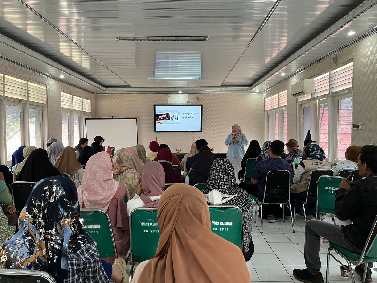 Sering Bikin Seminar Branding dan Digital Marketing, Dinkop UKM Karawang Perkuat ‘Pesona’ Produk UMKM