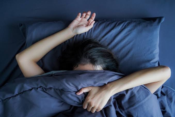 Sering Insomnia? Makanan Ini Bisa Bikin Kamu Cepat Tidur Lho! 