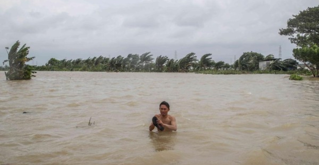 Banjir Besar di Sukawangi, Ribuan Keluarga Mengungsi