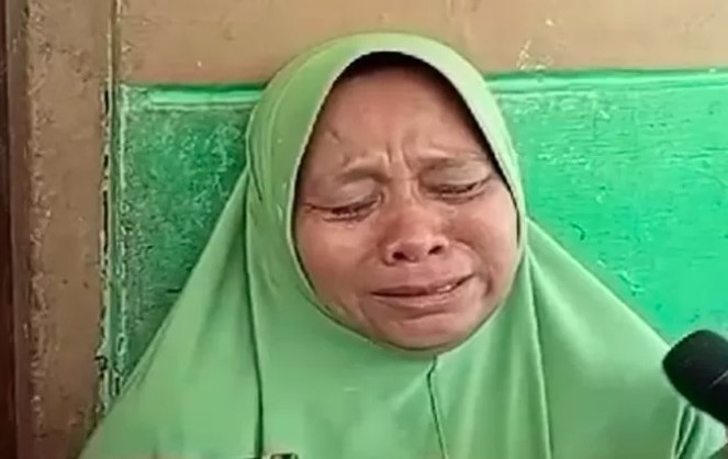 Presiden Tolonglah, Jerit dan Tangis Pilu Kartini Ibu Pegi Setiawan Usai Jenguk Anaknya di Tahanan Polda  