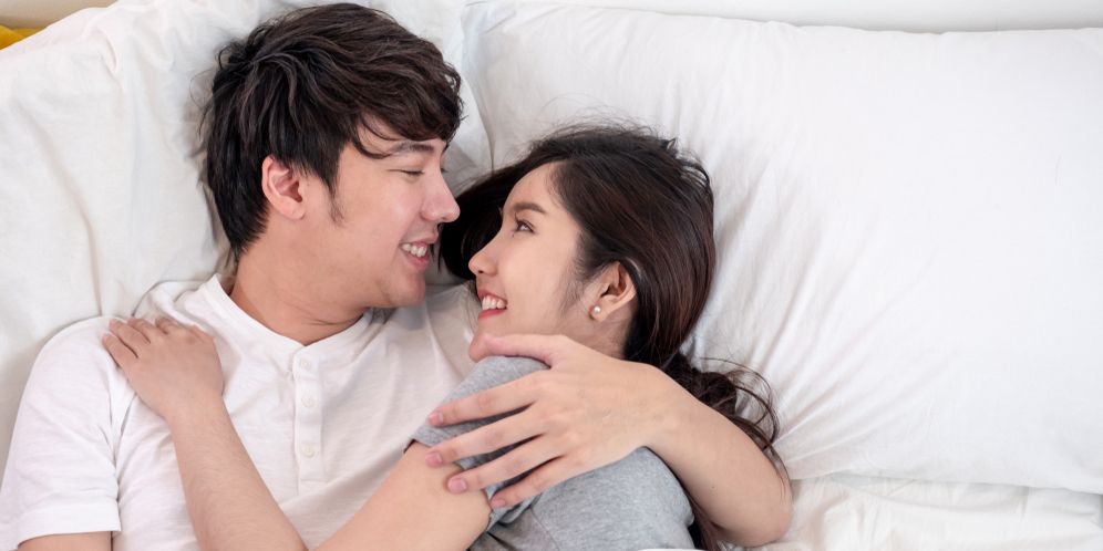 Bentuk Physical touch Yang Bisa Dilakukan Suami Istri Saat Dirumah, Bikin Hubungan Makin Lengket