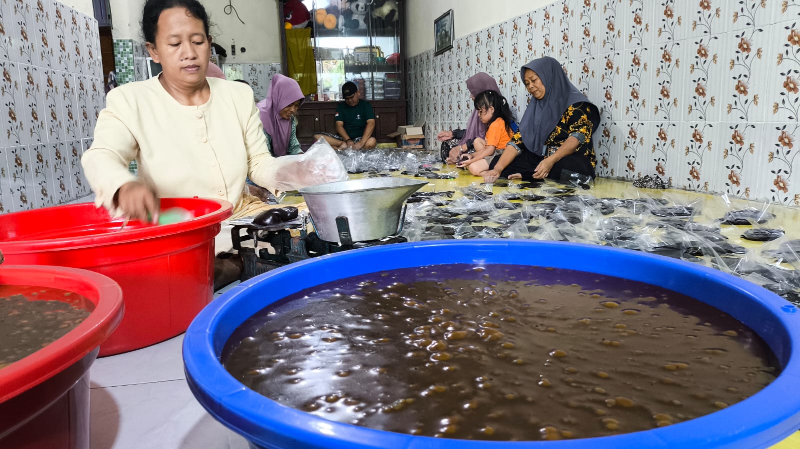 Dodol Mak Hj Dobleh di Cibitung Kebanjiran Pesanan Jelang Lebaran