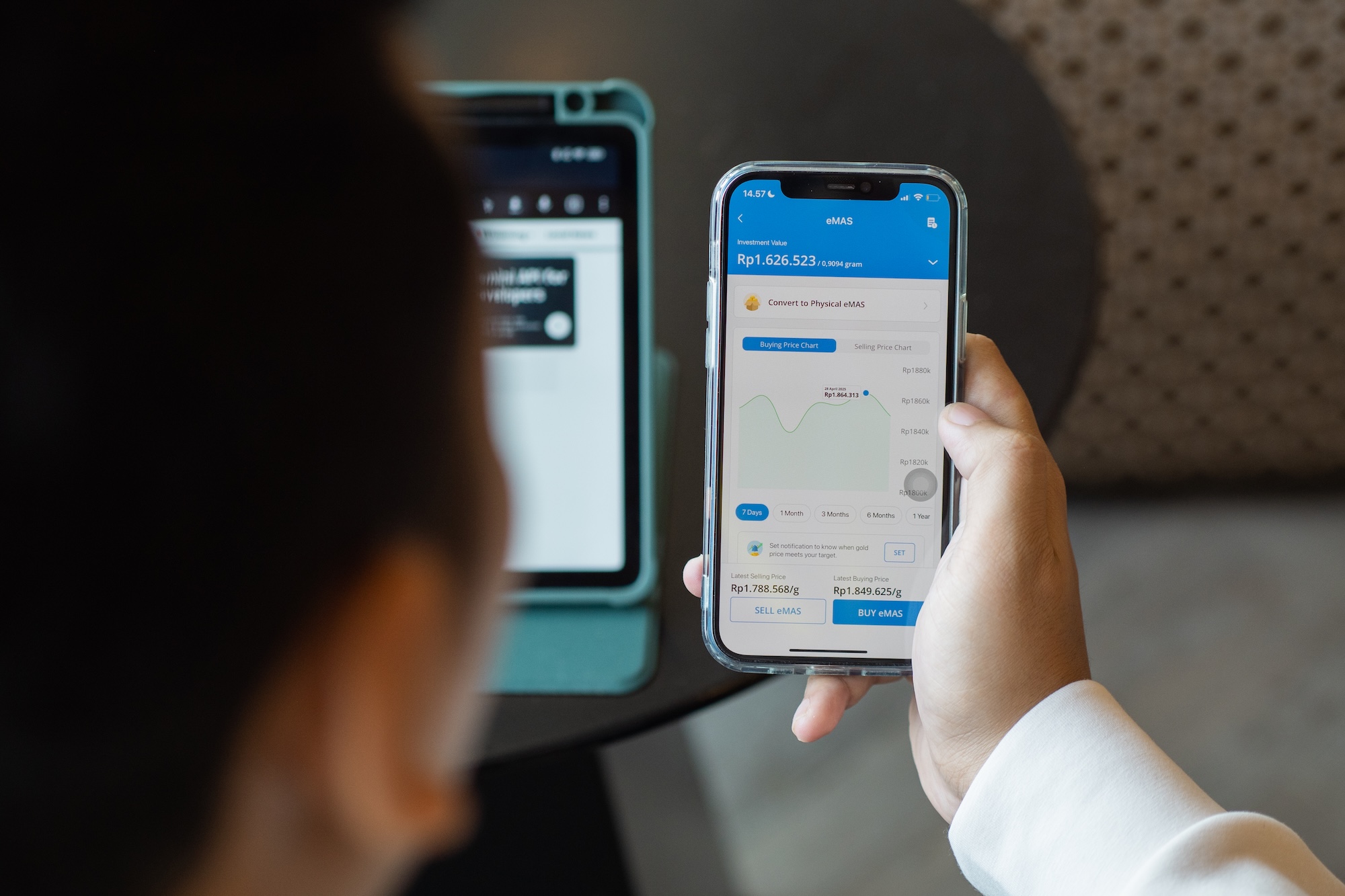 Duit Kumpul Saat Lebaran, Simak 4 Tips Menginvestasikan THR dengan Emas 