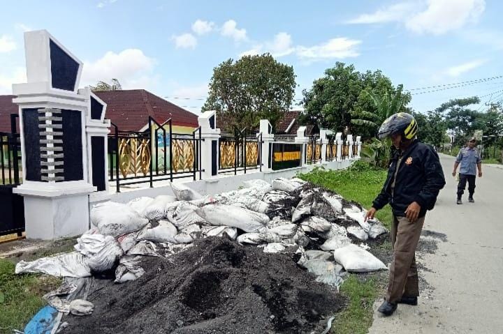 DLHK Karawang Akan Tindaklanjuti Dugaan Penggunaan Tanah Urugan Mengandung Limbah B3 di Kecamatan Jayakerta